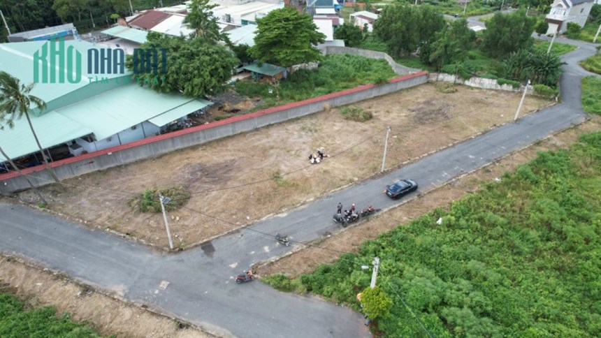Bán đất 100m2 cực đẹp giá đầu tư cực tốt gần chợ Hóa An, SHR thổ cư 100%, đường 2 xe hơi