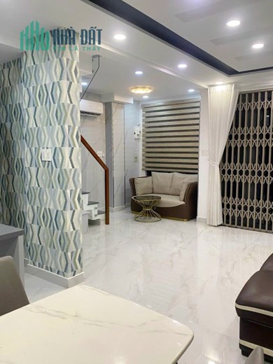 Nhà thuê căn góc Nguyễn Trãi P2Q5 - Giá : 18 Triệu / Tháng