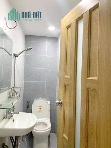 Nhà thuê Hẻm ôtô 4 tầng Nguyễn Biểu P2Q5 giá 13tr5