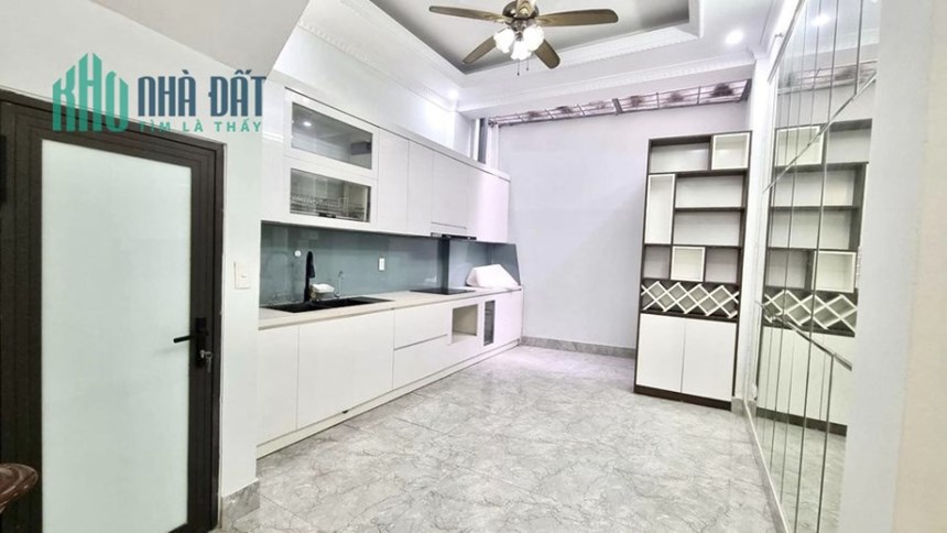 Nhà thuê Hẻm ôtô 4 tầng Nguyễn Biểu P2Q5 giá 13tr5