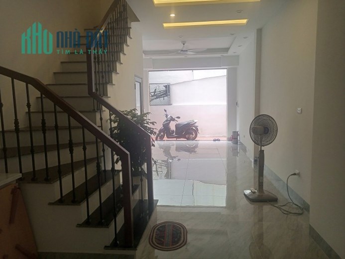 Nhà 4 tầng mới kính koong phố Tư Đình, ô tô cách 10m, DT 58m2, MT 3.8m, nhỉnh 4 tỷ