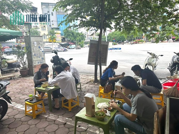 Sang nhượng mặt bằng địa chỉ 262 Thuỵ Khuê  ngã 4 văn cao