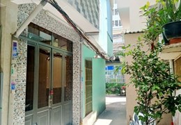 Nhà bán 2 Tầng hẻm 137 Bến Vân Đồn P6Q4 - Giá : 2 Tỷ 350 (Thương lượng)