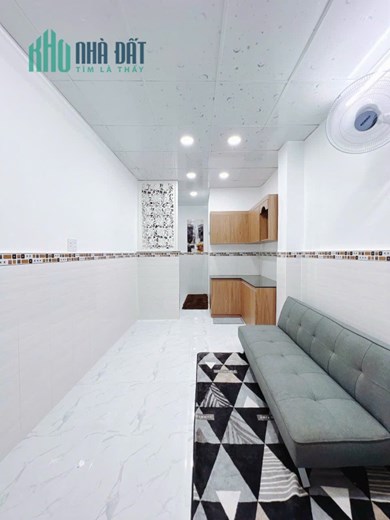 Nhà bán 2 Tầng hẻm 137 Bến Vân Đồn P6Q4 - Giá : 2 Tỷ 350 (Thương lượng)