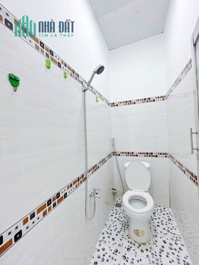 Nhà bán 2 Tầng hẻm 137 Bến Vân Đồn P6Q4 - Giá : 2 Tỷ 350 (Thương lượng)