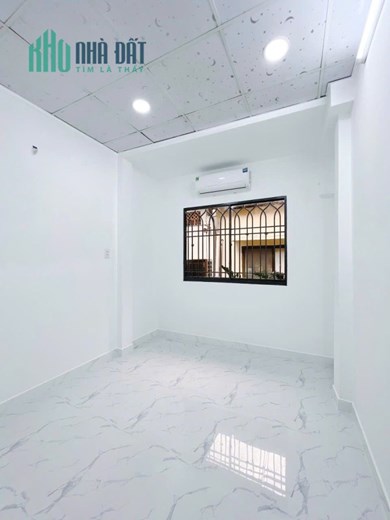 Nhà bán 2 Tầng hẻm 137 Bến Vân Đồn P6Q4 - Giá : 2 Tỷ 350 (Thương lượng)