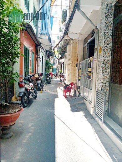 Nhà bán 2 Tầng hẻm 137 Bến Vân Đồn P6Q4 - Giá : 2 Tỷ 350 (Thương lượng)