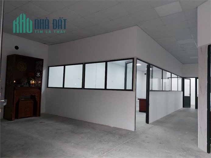 bán nhà xưởng đang cho thuê 70tr, chiều cao tiêu chuẩn, nhà lầu có hoàn công