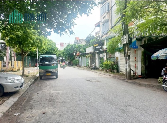 Cần bán gấp 100m ĐẤT, Hoa Lâm,long Biên nhỉnh 6 TỶ ,KD,phù hợp xây 7T thang máy,nhà dòng tiền.