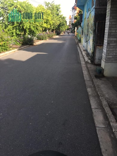 Cần bán gấp 100m ĐẤT, Hoa Lâm,long Biên nhỉnh 6 TỶ ,KD,phù hợp xây 7T thang máy,nhà dòng tiền.