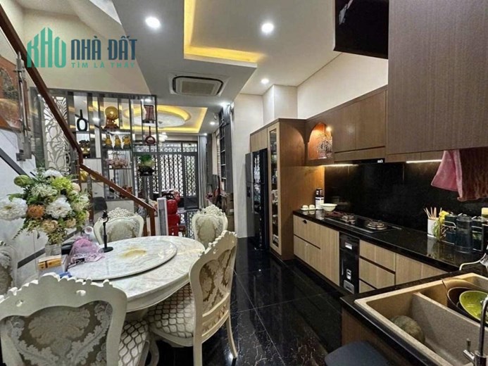 ++ MẶT TIỀN BÀN CỜ VIP QUẬN 3-SÁT QUẬN 1-HÀNG HIẾM-VỊ TRÍ ĐẮC ĐỊA - 4 TẦNG,45M -DÒNG TIỀN