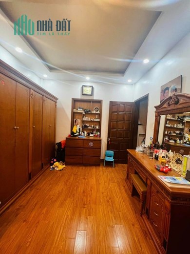 Bán nhà mặt ngõ to Lạch Tray, 50m 3 tầng độc lập GIÁ 5.68 tỉ cực đẹp
