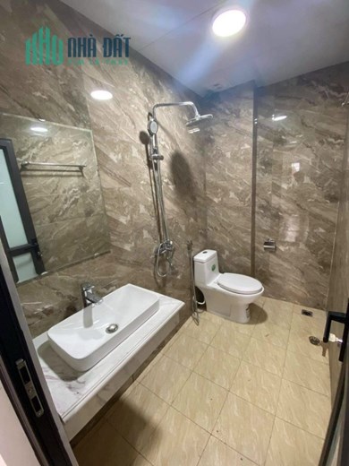 Nhà 5 tầng mới koong, phố Thượng Thanh, ô tô cách 30m, DT 30m2, MT 3.5m, nhỉnh 2 tỷ