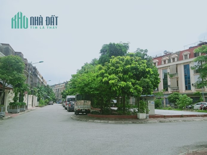 Bán Biệt thự phố Sa Đôi, Nam Từ Liêm, 215m2, MT14m, 2 mặt đường, giá 26 tỷ