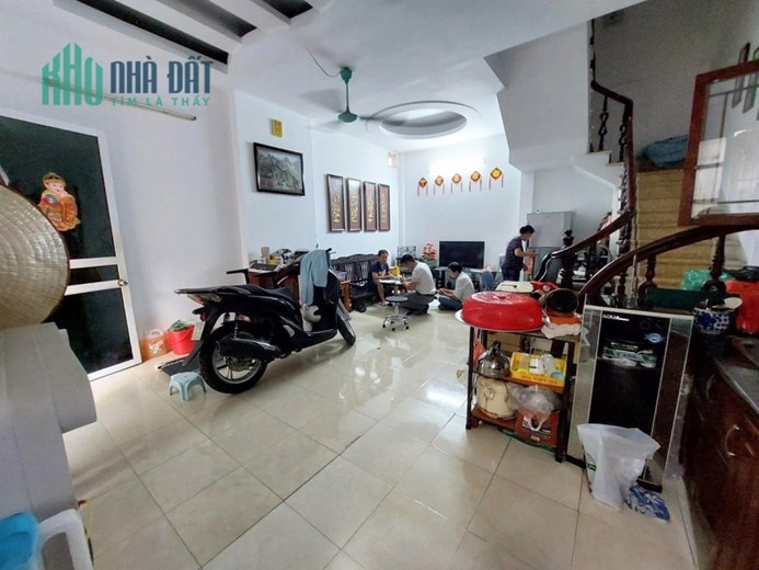 BÁN NHÀ - LÔ GÓC - GẦN PHỐ - GẦN Ô TÔ -TRUNG TÂM QUẬN HAI BÀ TRƯNG - TIỆN ÍCH BẠT NGÀN 39m 4 TẦNG