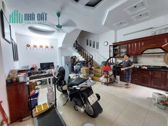 BÁN NHÀ - LÔ GÓC - GẦN PHỐ - GẦN Ô TÔ -TRUNG TÂM QUẬN HAI BÀ TRƯNG - TIỆN ÍCH BẠT NGÀN 39m 4 TẦNG