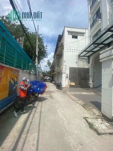 BÁN NHÀ.HÀNG HIẾM PHÚ NHUẬN - NGANG HƠN 8M - CÁCH MẶT TIỀN 2 CĂN - HẺM 2 XE HƠI TRÁNH - KHÁCH XÂY