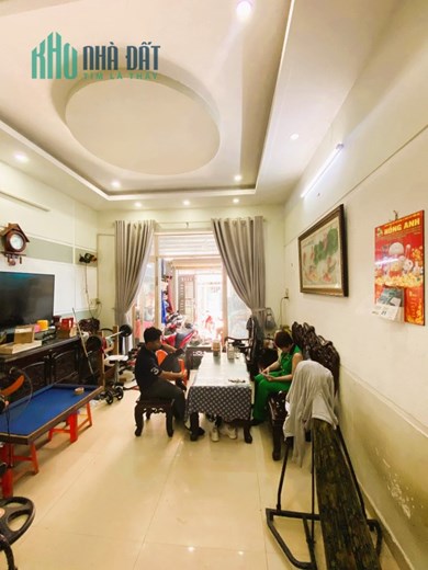 NHÀ Ở NGAY - SÁT HỒNG LONG - HXH - 3 TẦNG - GẦN 60M2 - NHÍCH 5 TỶ - NGỘP BANK