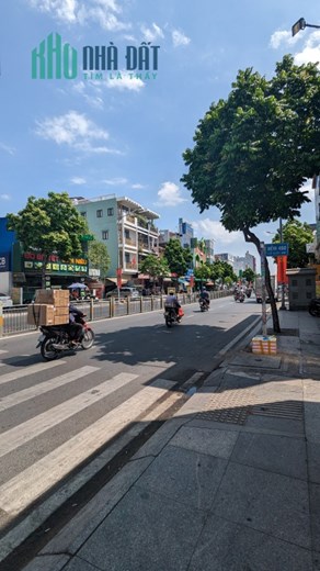 Bán nhà Tân Phú dòng tiền 200tr, 5x28, 8 tầng, gần Đầm Sen, giá 40 tỷ TL.