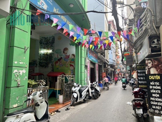 Chủ gửi Bán gấp nhà ngõ 322 Chợ Khâm Thiên, Đống Đa, 30.3m2, 3 tầng, MT4m, 2.85 tỷ