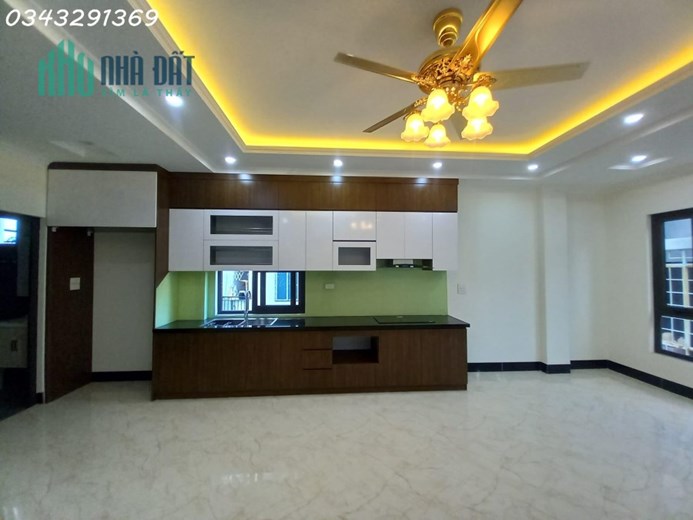 55m 7 Tầng Lô Góc Phố Hoàng Hoa Thám. Nhà Thang Máy Gần Ô Tô Giá Đầu Tư. Chủ Cần Bán Gấp.