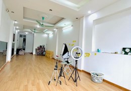 💥Mặt phố Kinh doanh đỉnh 28 tỷ Trần Quốc Hoàn 60m 5T vỉa hè to, cho thuê 50tr/th💥