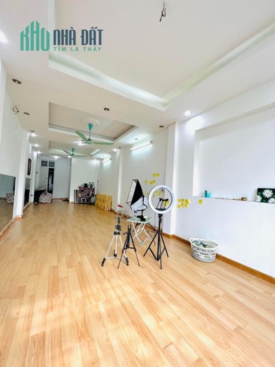 💥Mặt phố Kinh doanh đỉnh 28 tỷ Trần Quốc Hoàn 60m 5T vỉa hè to, cho thuê 50tr/th💥