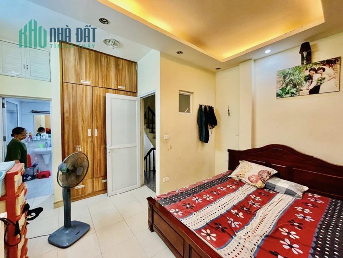 KIẾM ĐÂU RA!!! Siêu phẩm ngõ nông sát phố Hồng Mai, 32m2  4 Tầng, Chỉ nhỉnh 3 Tỷ