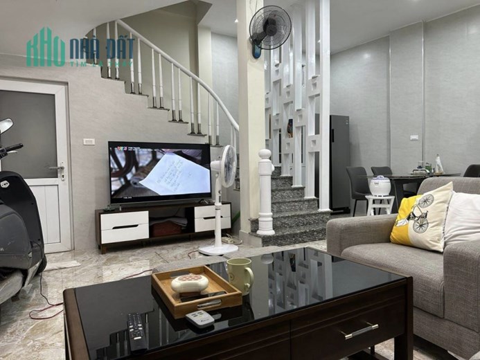 MỚI NÀY!!! Siêu phẩm ở luôn TT Ba Đình, Đội Cấn, 45m2  5Tầng, Nhỉnh 6.5Tỷ
