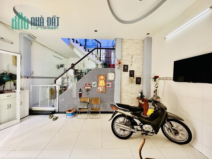 HOÀNG HOA THÁM P7 BÌNH THẠNH - 56M2 - 10M RA HXH - THÔNG TỨ PHÍA - 4.55 TỶ
