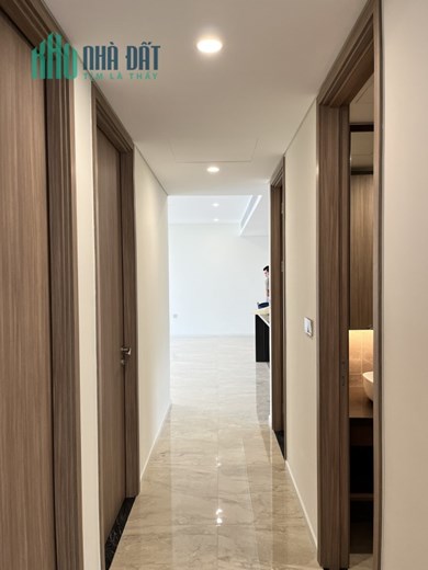 Cho thuê hoặc bán căn 3 phòng ngủ - Thảo Điền Green, quận 2.