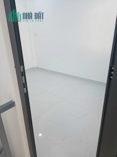 Bán nhà Trung Mỹ Tây, Cách mặt tiền 1 căn, sổ hồng riêng, hoàn công, nhỉnh 1 tỷ