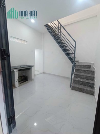 Bán nhà Trung Mỹ Tây, Cách mặt tiền 1 căn, sổ hồng riêng, hoàn công, nhỉnh 1 tỷ