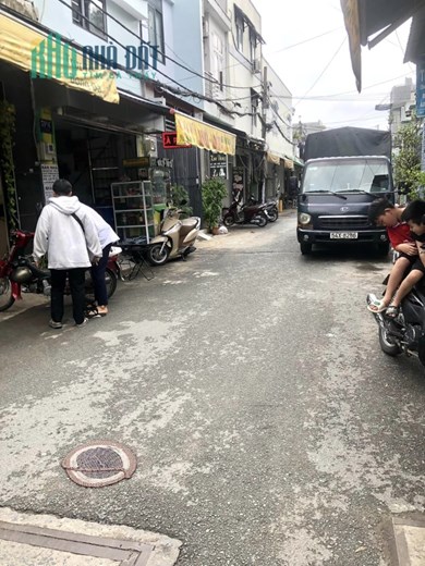 Bán nhà Trung Mỹ Tây, Cách mặt tiền 1 căn, sổ hồng riêng, hoàn công, nhỉnh 1 tỷ