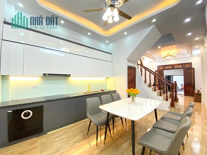 VIP TRUNG HÒA - CẦU GIẤY - NHỈNH 6 TỶ - 50M2 - NGÕ RỘNG GẦN Ô TÔ - 2 THOÁNG - NHÀ ĐẸP FULL NỘI THẤT