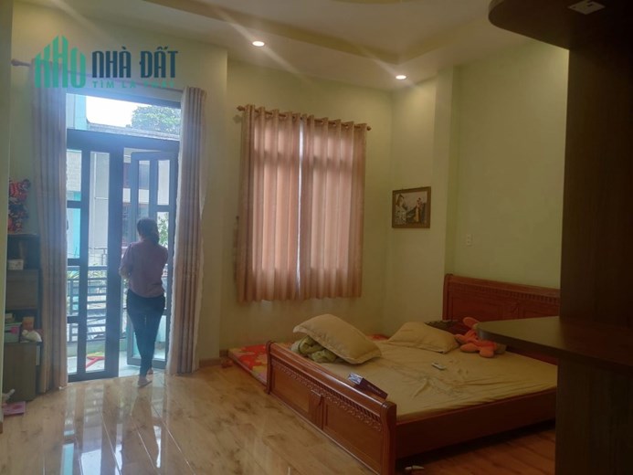 Bán nhà Lê Văn Quới hxh 1 xẹt, 4 tầng 4x15, 5PN, 4WC chỉ 6.9 tỷ.