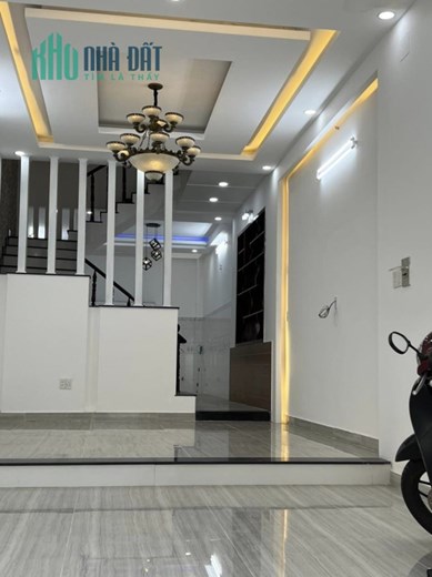 Bán nhà Lê Văn Quới 4 tầng BTCT xe hơi vào nhà, hxh chỉ 8ty2 TL, 4PN, 5WC.