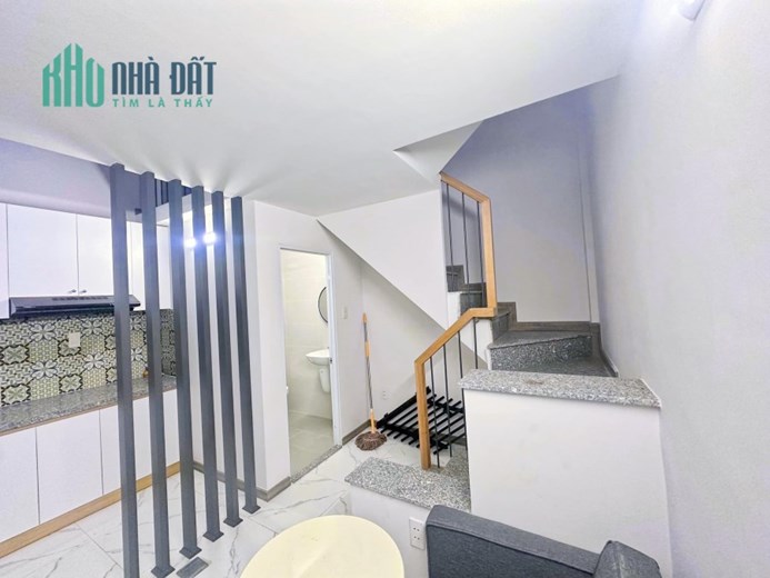 Nhà bán gần Phan Đăng Lưu, Bình Thạnh, 3 tầng, 2PN, DT 4,2mx4,7m, chỉ 2,75 tỷ