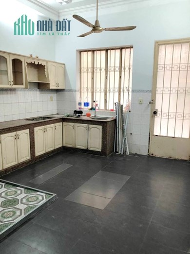 Cho thuê nhà 3 tầng MT đường Hoàng Kim Giao P5Q8. Giá 22 triệu