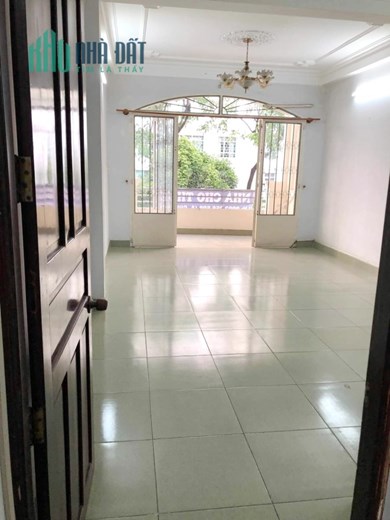 Cho thuê nhà 3 tầng MT đường Hoàng Kim Giao P5Q8. Giá 22 triệu