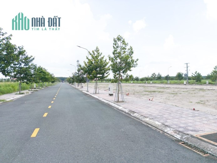 Cần bán lô đất đối diện cổng khu công nghiệp Bàu Bàng, mặt tiền đường 17m, giá chỉ 700tr