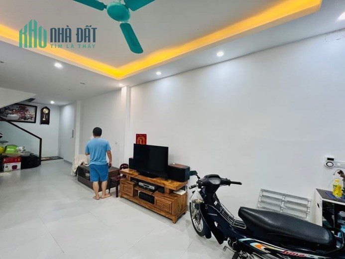 Phạm Văn Đồng- 37m x 4T- Oto- gần công viên-KD- Ở ngay- chỉ 6 tỷ 7