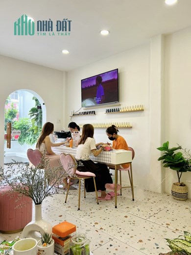 Sang lại Tiệm Nail & Gội Đầu Quận Phú Nhuận➖ Diện Tích ngang 5m dài 16m ( tầng 1 ).