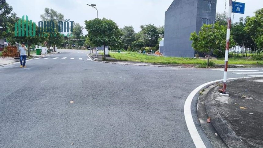 Bán đất TP.Tân Uyên, Lô góc 2MT 72m2 thổ cư 100%, SHR chỉ 1.450 tỷ. Lh:0395750786.