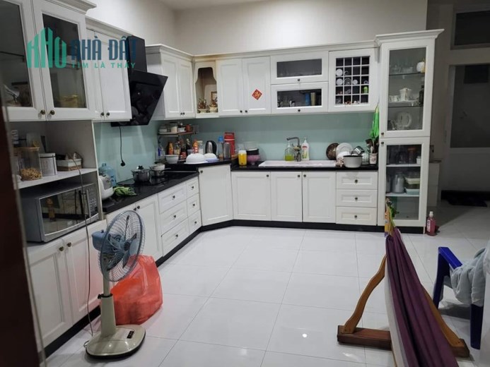 Biệt thự Tân Bình, ô tô vào nhà Hoàng Hoa Thám, 140m2( 7 x 20) chỉ 130tr/m
