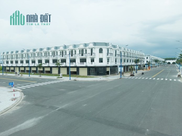 Định cư nước ngoài bán gấp căn shop house thăng long 3ty9