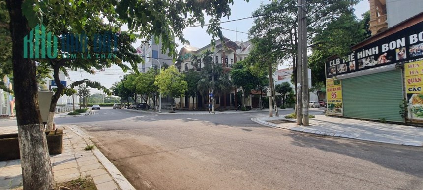 Cho thuê mặt bằng lô góc Nguyễn Du, Khai Quang. DT 230m2