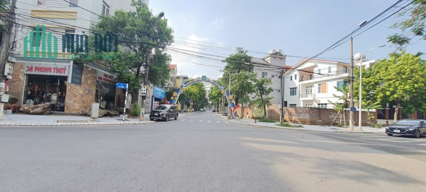 Cho thuê mặt bằng lô góc Nguyễn Du, Khai Quang. DT 230m2