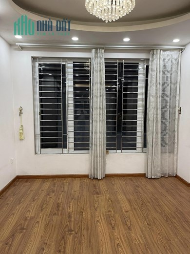 Chính chủ bán Mặt ngõ Nguyên Hồng 40m 5 tầng MT5.8m ô tô qua nhà Kinh doanh siêu tốt