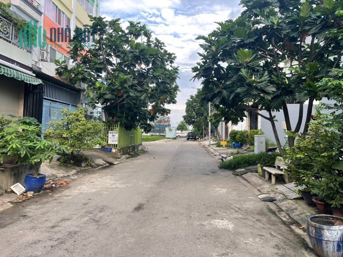 CHÍNH CHỦ Cần Bán Gấp LÔ ĐẤT TẶNG NHÀ LẮP RÁP Tại khu TĐC Cảng Sông Phú Định